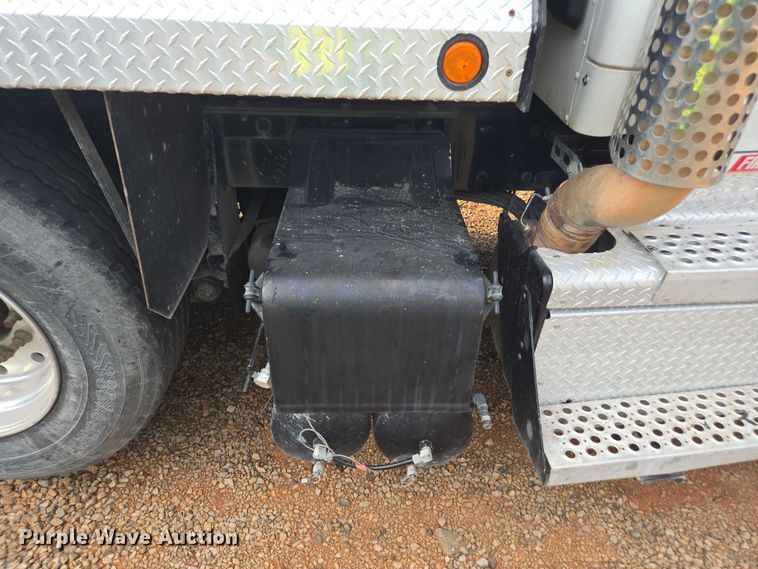 image for item YA1537 2021 Kenworth T880 dump truck