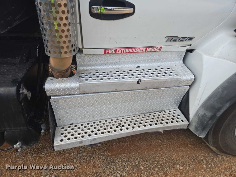 image for item YA1537 2021 Kenworth T880 dump truck