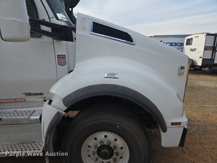 image for item YA1537 2021 Kenworth T880 dump truck