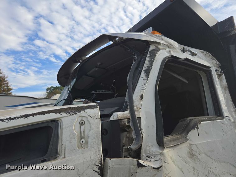 image for item YA1537 2021 Kenworth T880 dump truck