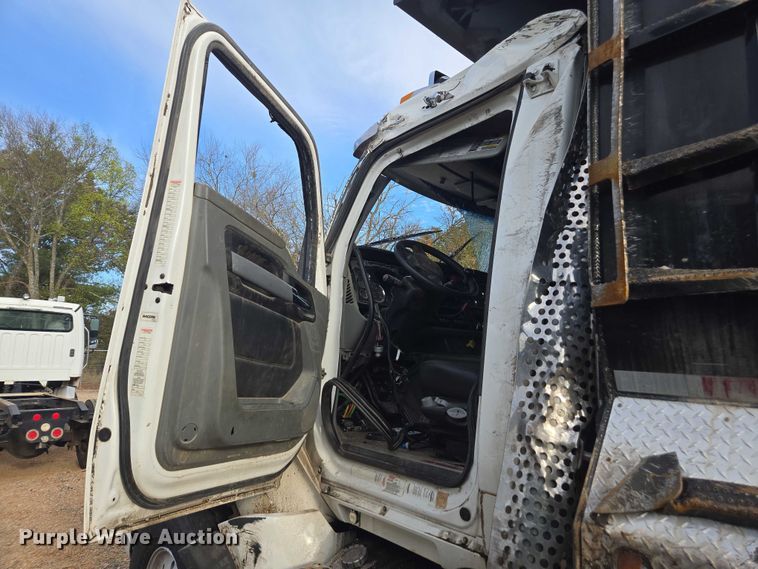 image for item YA1537 2021 Kenworth T880 dump truck