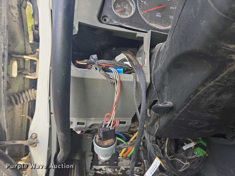 image for item YA1537 2021 Kenworth T880 dump truck