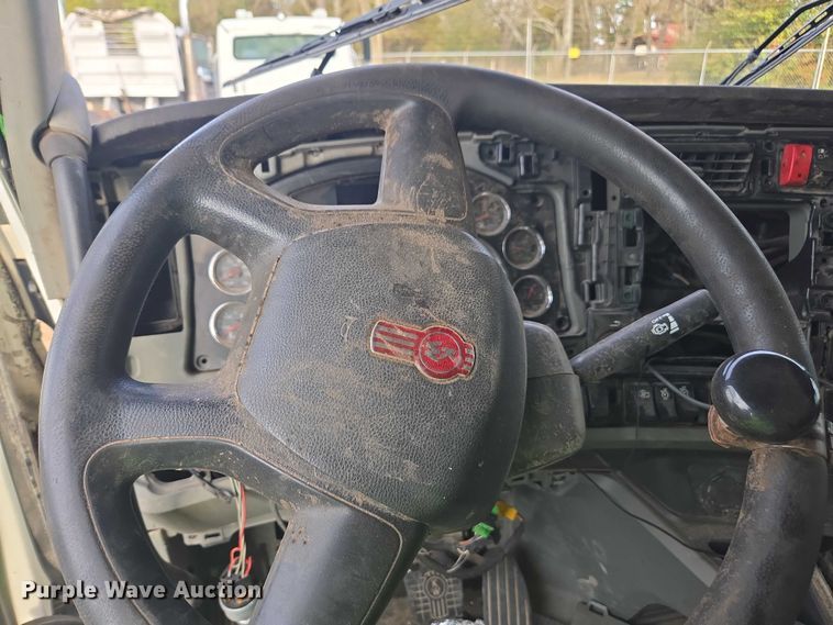 image for item YA1537 2021 Kenworth T880 dump truck