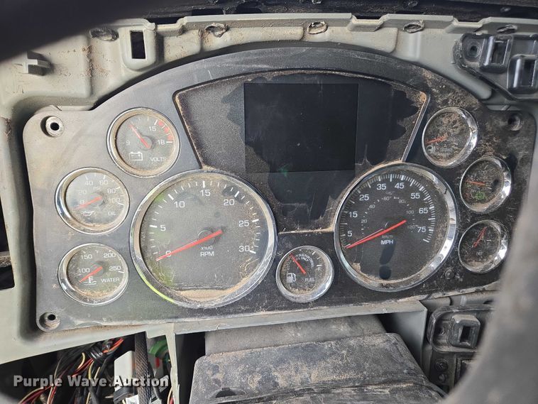 image for item YA1537 2021 Kenworth T880 dump truck