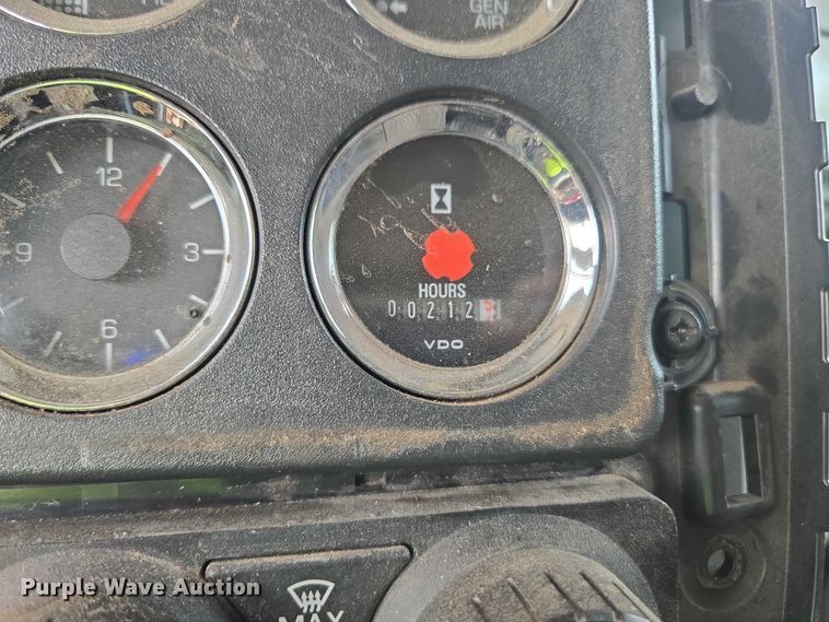 image for item YA1537 2021 Kenworth T880 dump truck