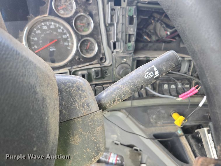 image for item YA1537 2021 Kenworth T880 dump truck