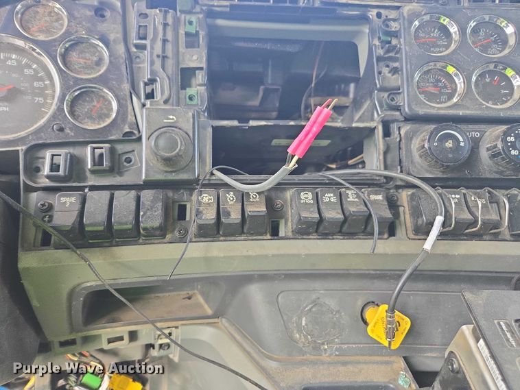 image for item YA1537 2021 Kenworth T880 dump truck