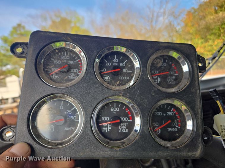 image for item YA1537 2021 Kenworth T880 dump truck