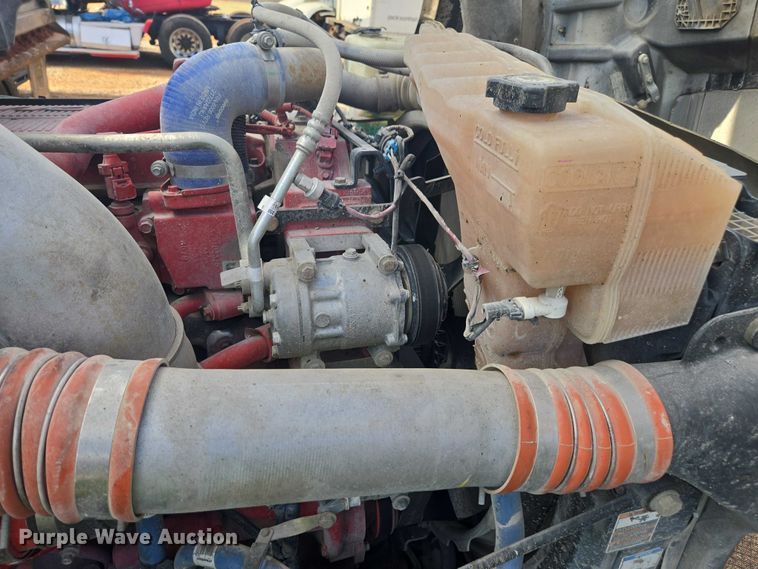 image for item YA1537 2021 Kenworth T880 dump truck