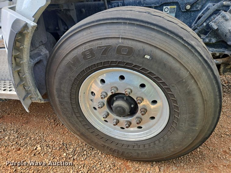 image for item YA1537 2021 Kenworth T880 dump truck