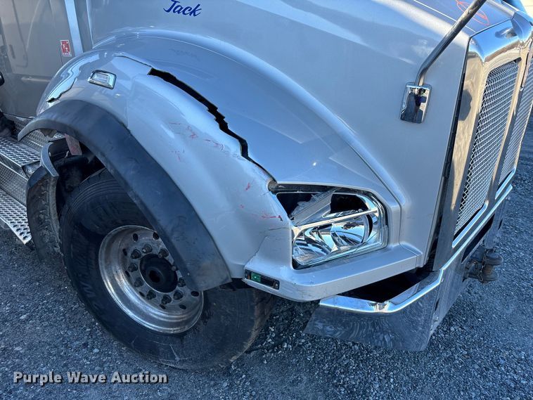 image for item YA1725 2020 Kenworth T880 dump truck