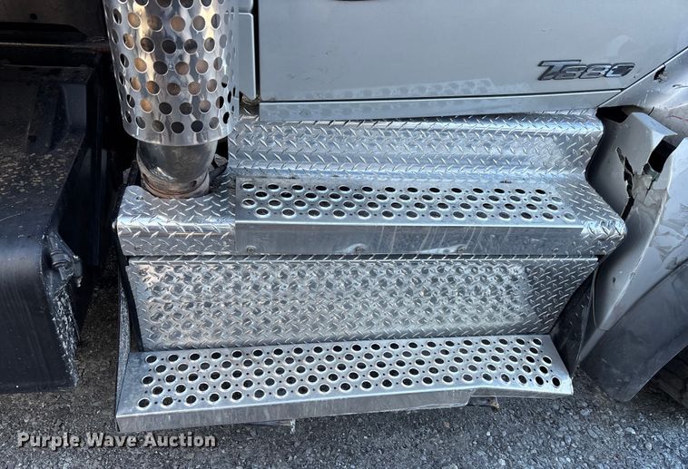 image for item YA1725 2020 Kenworth T880 dump truck