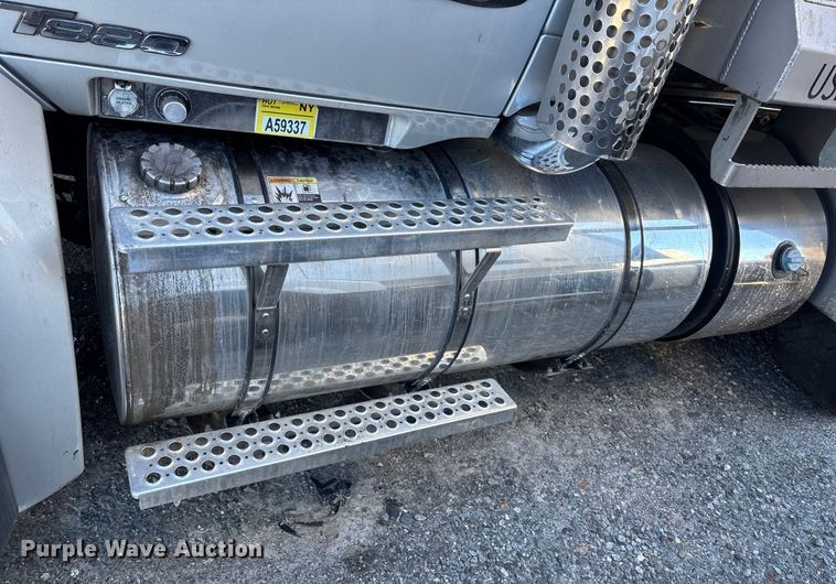 image for item YA1725 2020 Kenworth T880 dump truck