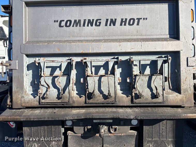 image for item YA1725 2020 Kenworth T880 dump truck