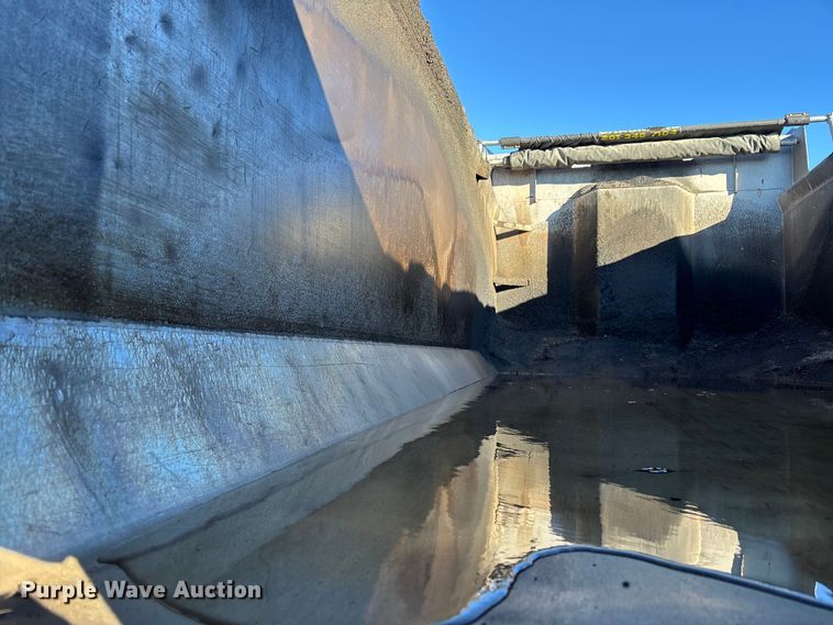 image for item YA1725 2020 Kenworth T880 dump truck