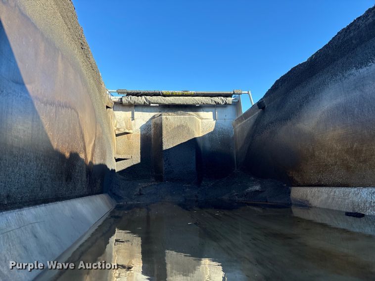 image for item YA1725 2020 Kenworth T880 dump truck