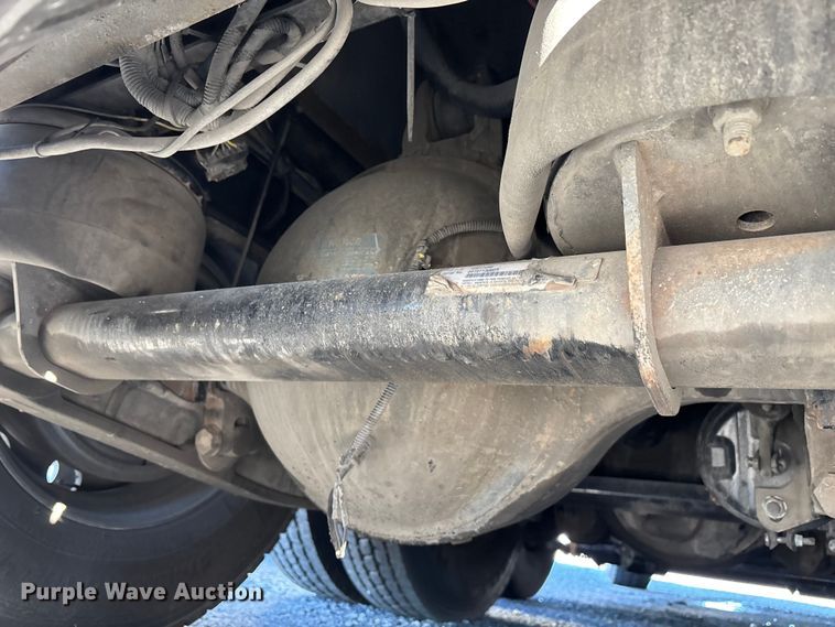 image for item YA1725 2020 Kenworth T880 dump truck