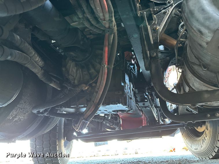 image for item YA1725 2020 Kenworth T880 dump truck