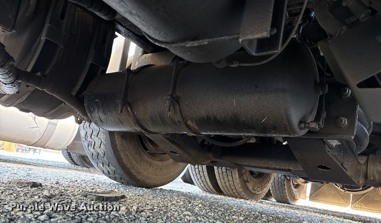 image for item YA1725 2020 Kenworth T880 dump truck