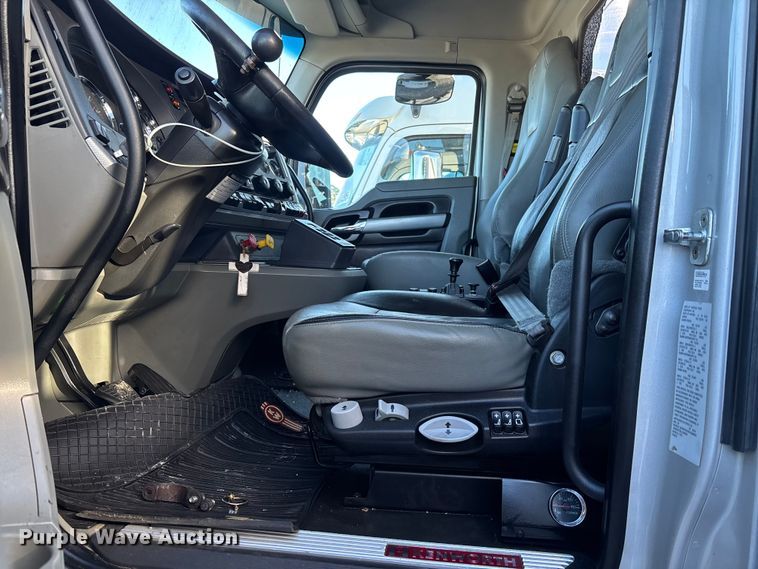 image for item YA1725 2020 Kenworth T880 dump truck