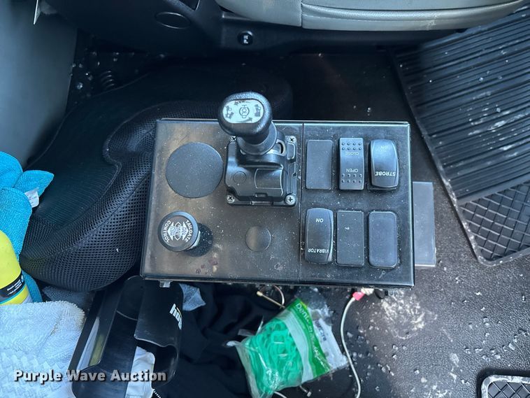 image for item YA1725 2020 Kenworth T880 dump truck