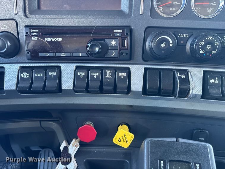 image for item YA1725 2020 Kenworth T880 dump truck