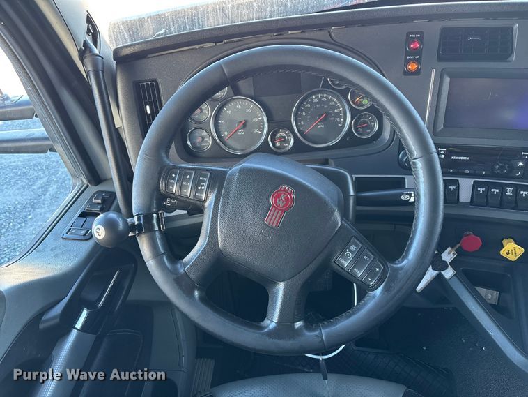 image for item YA1725 2020 Kenworth T880 dump truck