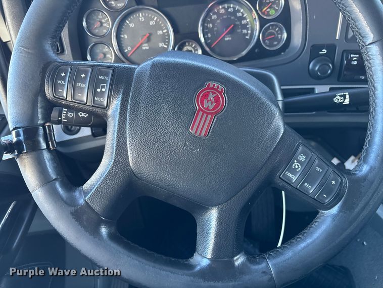 image for item YA1725 2020 Kenworth T880 dump truck