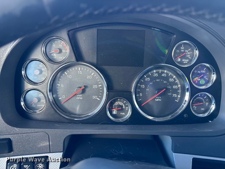 image for item YA1725 2020 Kenworth T880 dump truck