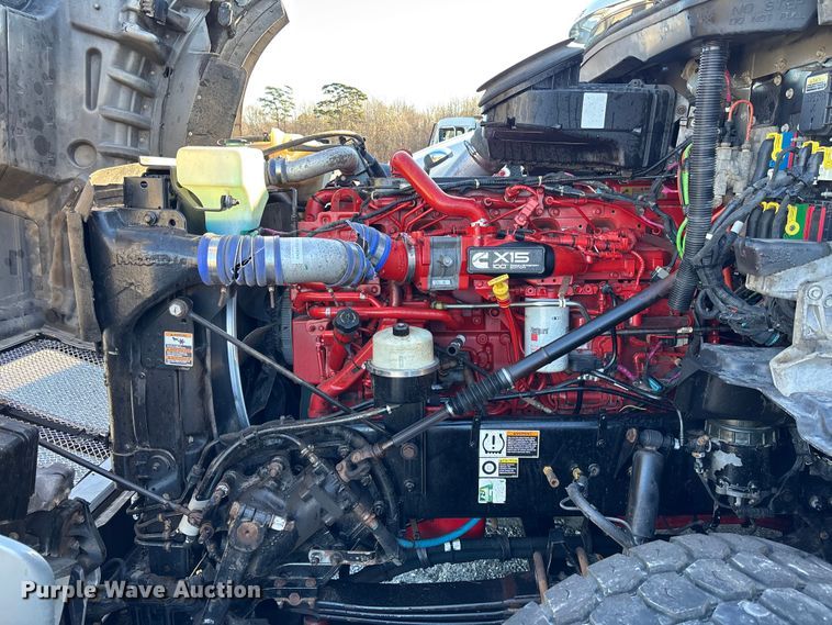 image for item YA1725 2020 Kenworth T880 dump truck