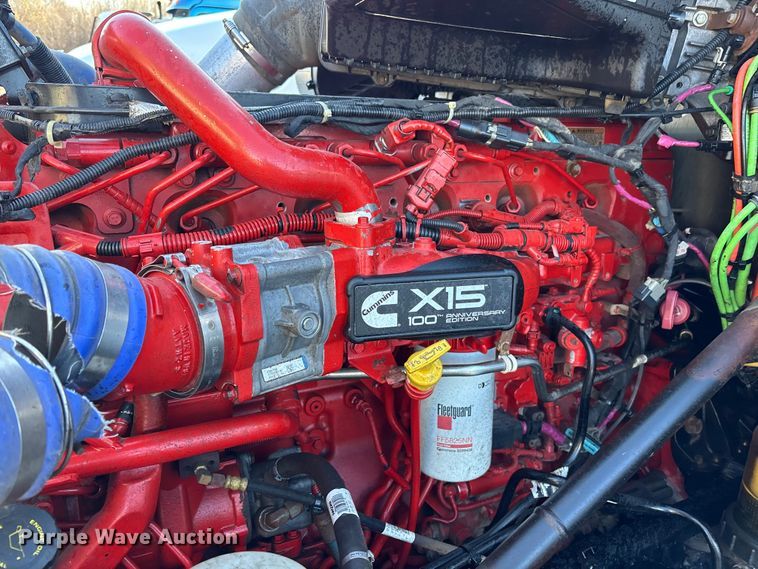 image for item YA1725 2020 Kenworth T880 dump truck