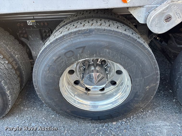 image for item YA1725 2020 Kenworth T880 dump truck