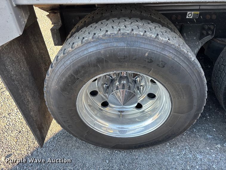 image for item YA1725 2020 Kenworth T880 dump truck