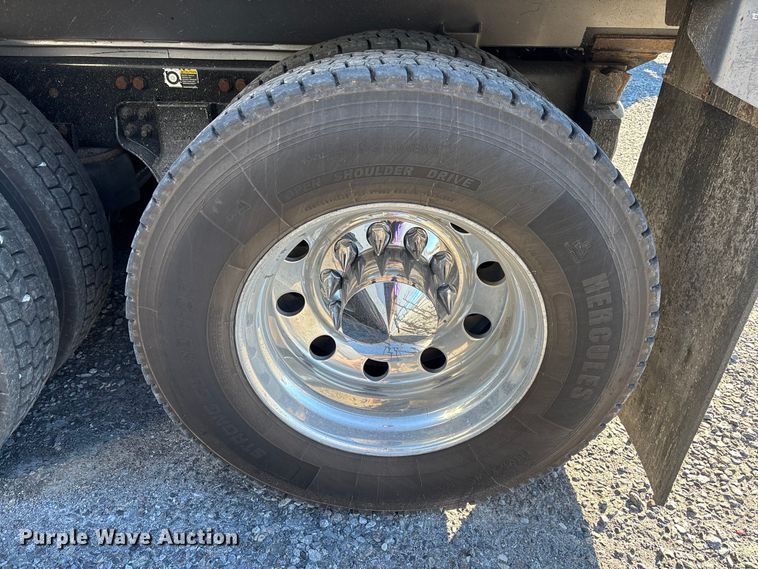 image for item YA1725 2020 Kenworth T880 dump truck