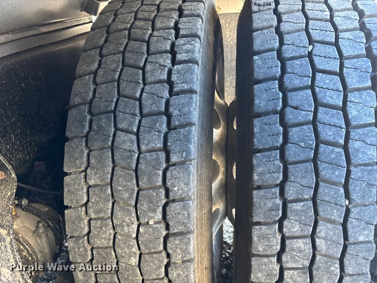 image for item YA1725 2020 Kenworth T880 dump truck