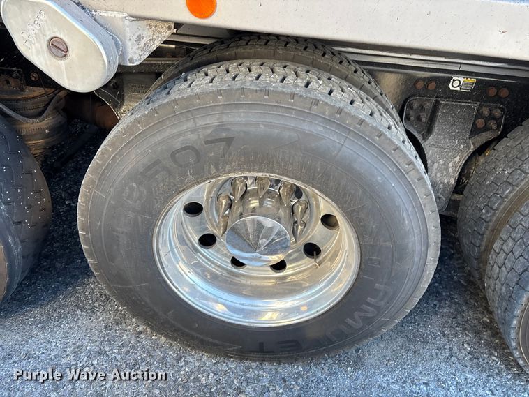 image for item YA1725 2020 Kenworth T880 dump truck