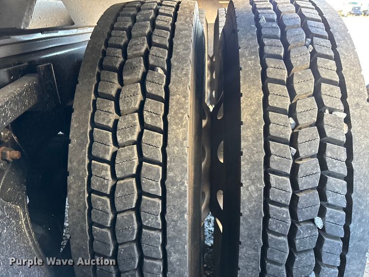 image for item YA1725 2020 Kenworth T880 dump truck