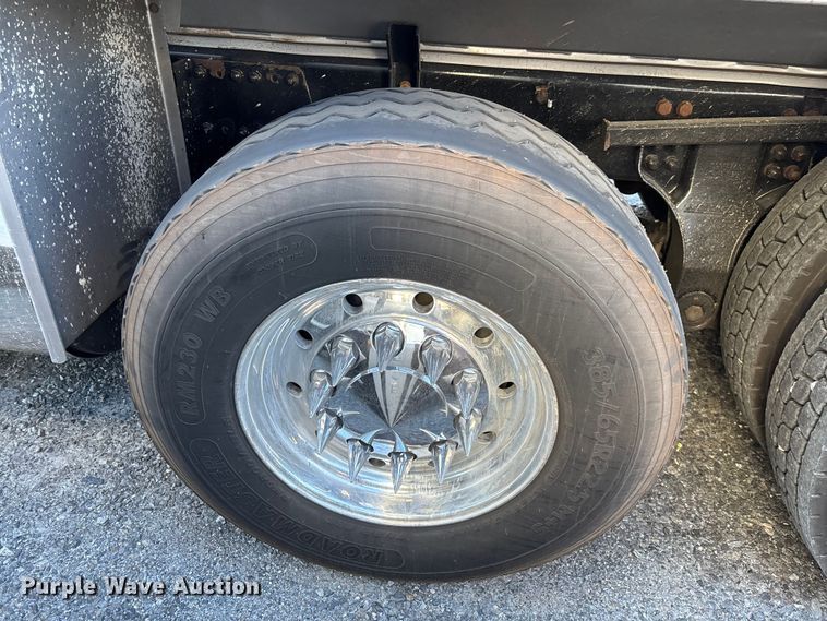 image for item YA1725 2020 Kenworth T880 dump truck