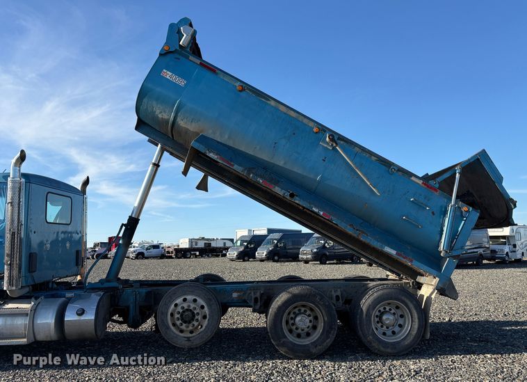 image for item YA1727 2018 Peterbilt 579  dump truck