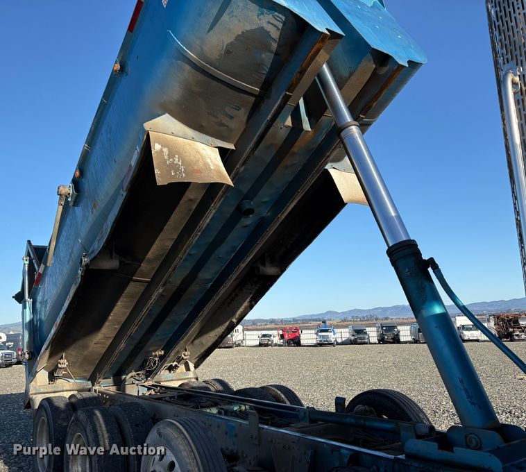 image for item YA1727 2018 Peterbilt 579  dump truck