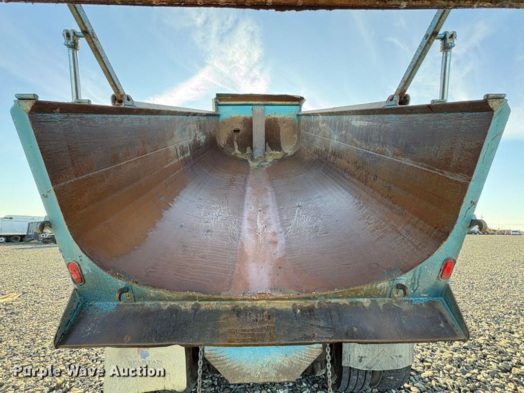 image for item YA1727 2018 Peterbilt 579  dump truck