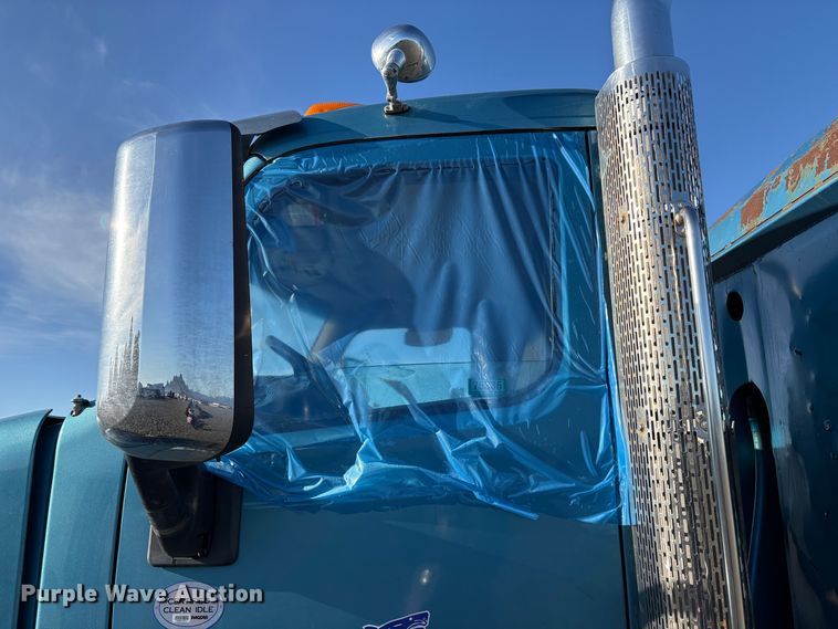 image for item YA1727 2018 Peterbilt 579  dump truck