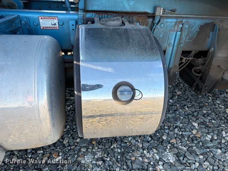 image for item YA1727 2018 Peterbilt 579  dump truck