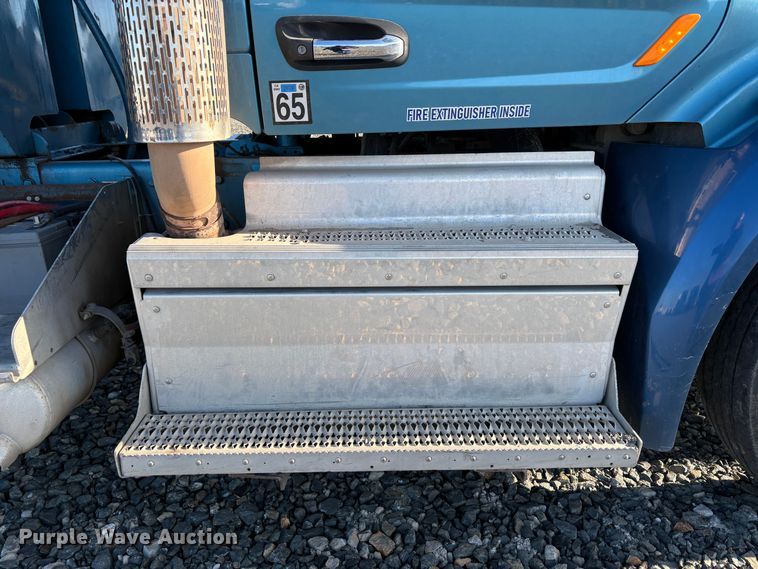 image for item YA1727 2018 Peterbilt 579  dump truck