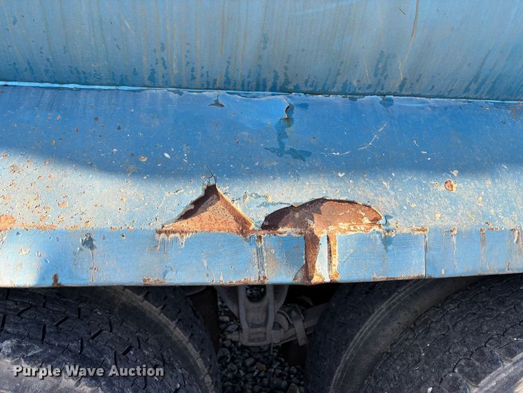 image for item YA1727 2018 Peterbilt 579  dump truck