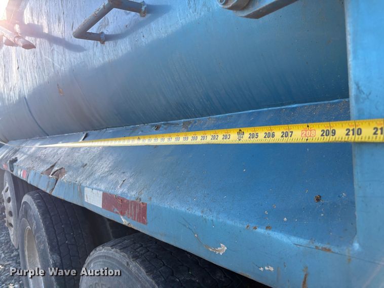 image for item YA1727 2018 Peterbilt 579  dump truck