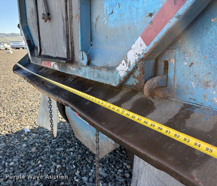 image for item YA1727 2018 Peterbilt 579  dump truck