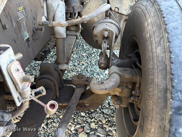 image for item YA1727 2018 Peterbilt 579  dump truck