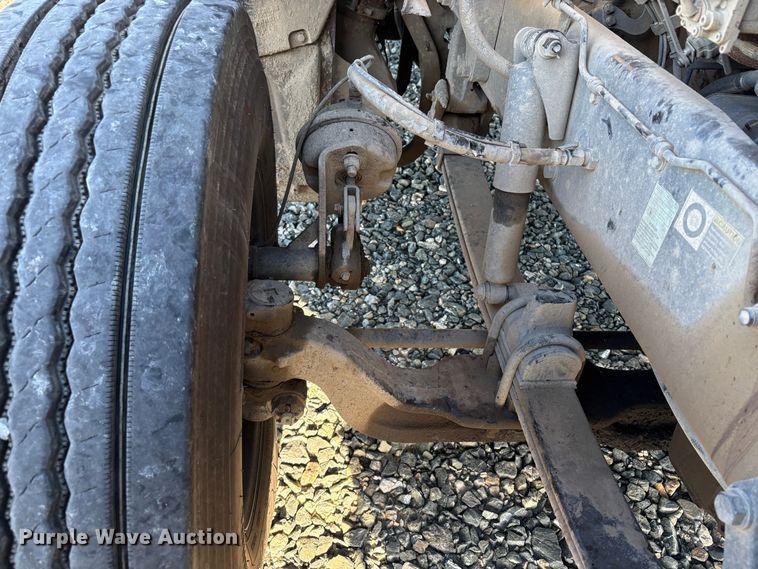 image for item YA1727 2018 Peterbilt 579  dump truck