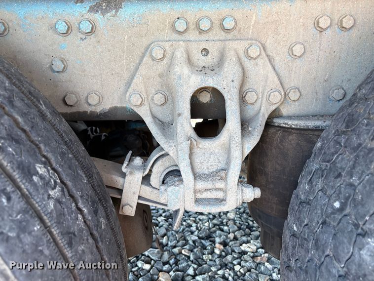 image for item YA1727 2018 Peterbilt 579  dump truck